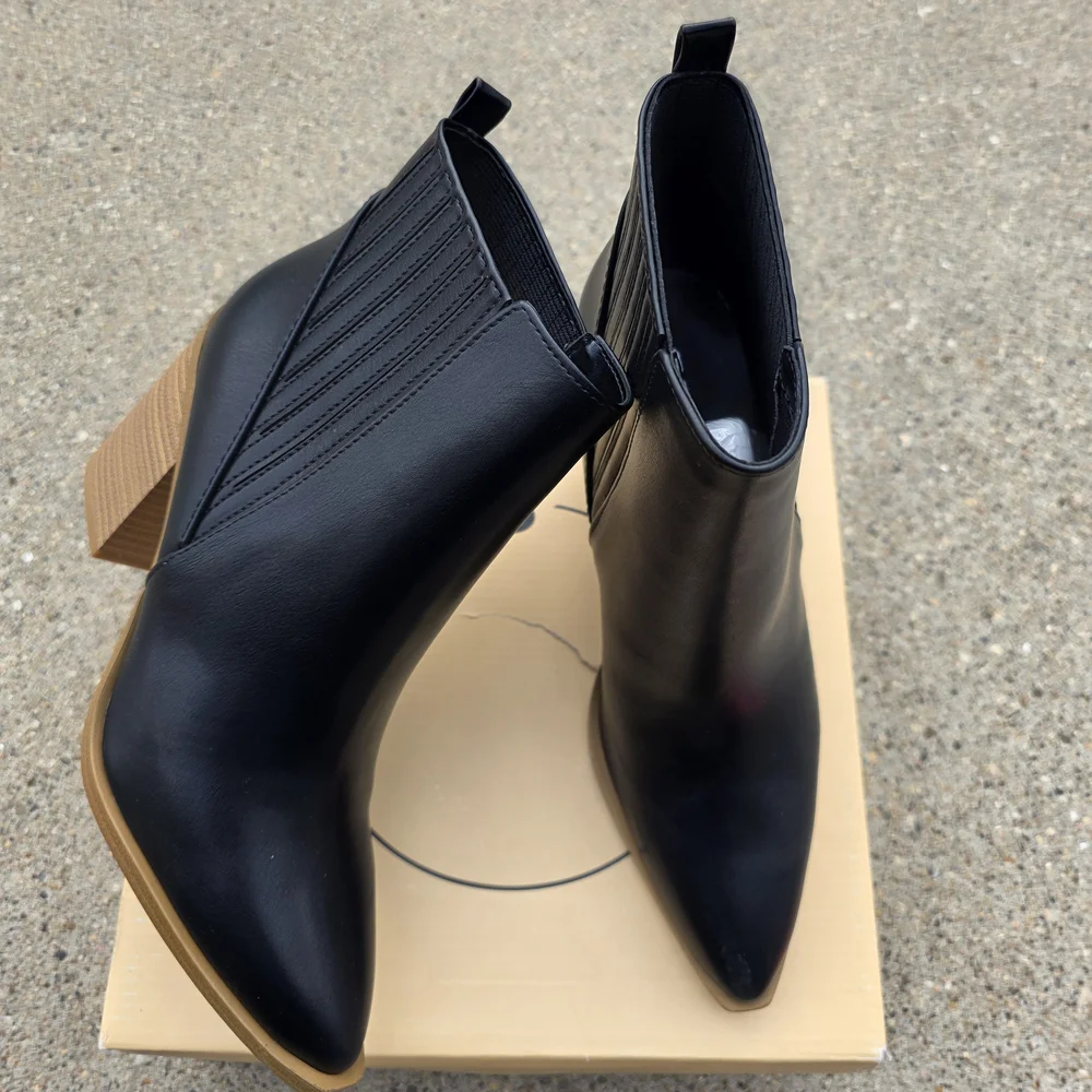Soda Classic Black Ankle Boot with Stacked Heel - Women Size 7.5